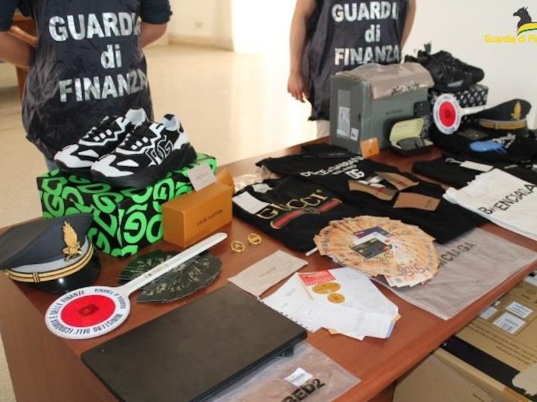 Abbigliamento contraffatto venduto online