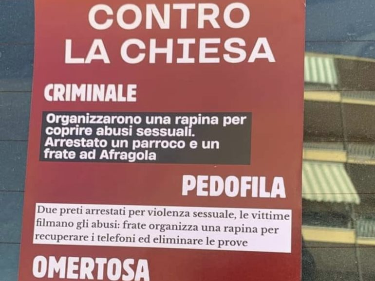 Afragola volantini contro la chiesa: “Ora che li difendete siete complici”
