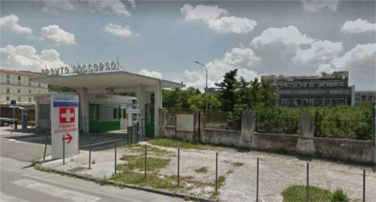 Marigliano, lite tra giovani: padre e figlio finiscono in ospedale