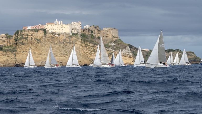 Procida in festa per la sua ‘Barcolana’: in sessanta alla prima edizione della Vela Cup