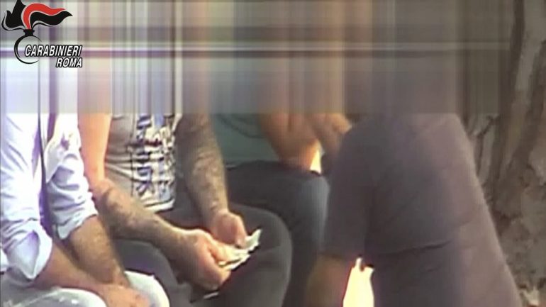 Riciclaggio, droga e immigrazione clandestina: 11 arresti tra Napoli e Roma