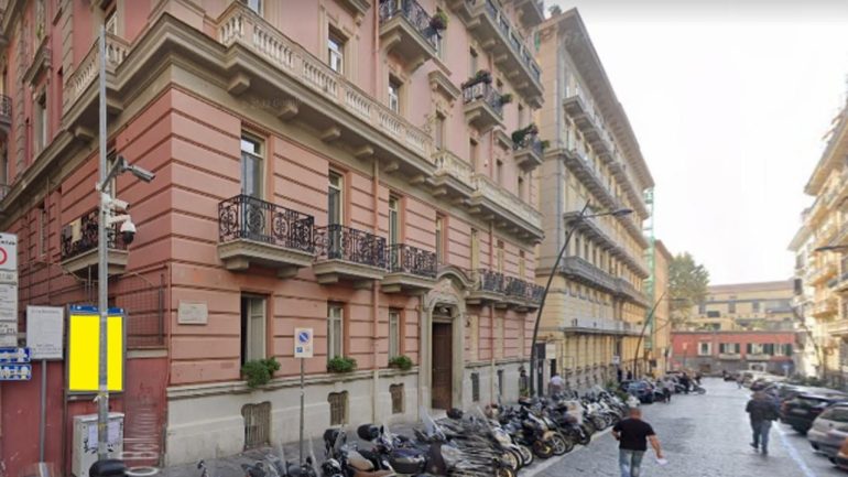 Napoli, da Ponticelli a Chiaia per rubare scooter: arrestati due ladri