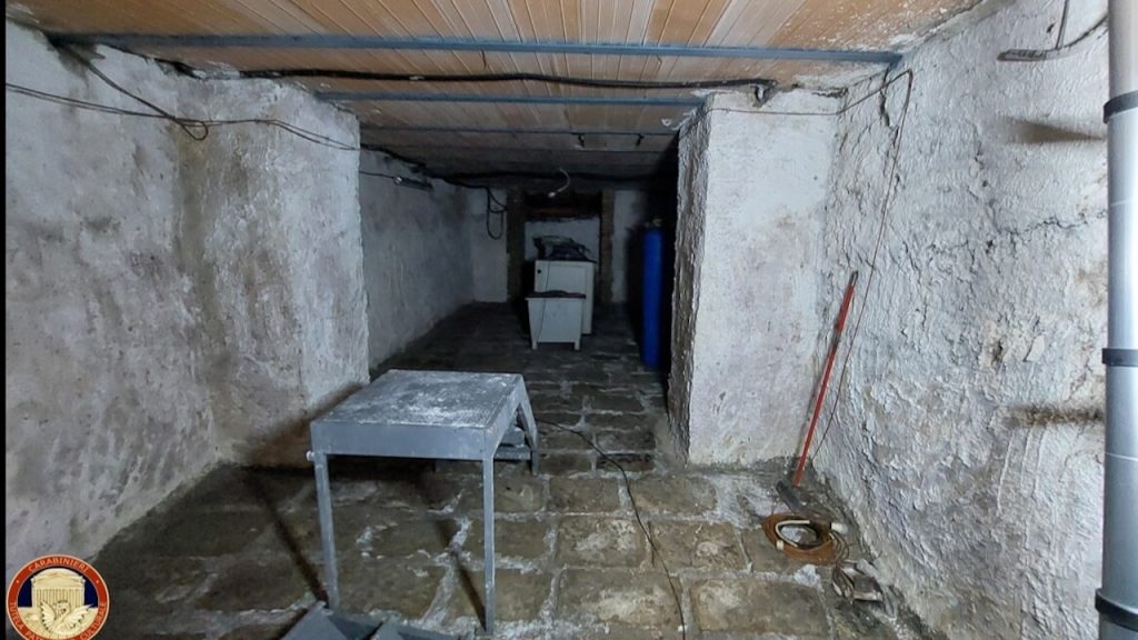 IL VIDEO. Napoli, scoperta una chiesa medievale nel sottosuolo saccheggiata dai tombaroli