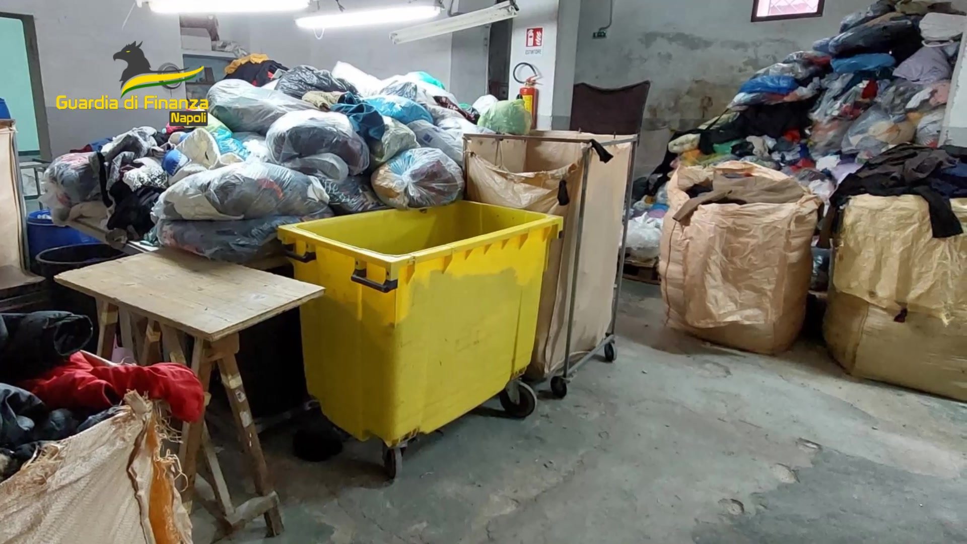 Ercolano, scoperta discarica rifiuti speciali non autorizzata: denunciata 56enne