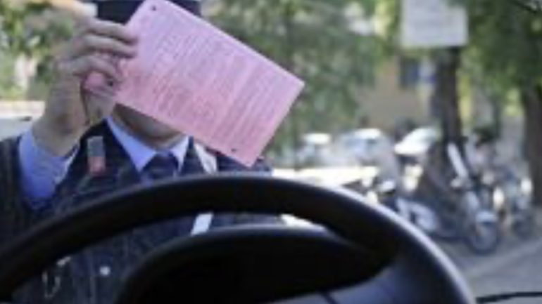 napoli, multe e sequestri