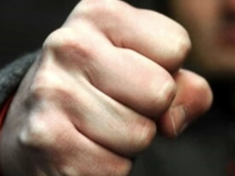 Acerra, rapinavano uomini in cerca di sesso: domiciliari per uno degli arrestati
