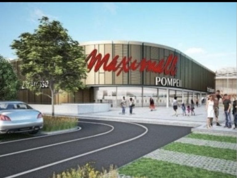 Controlli al Maximall Pompei di Torre Annunziata, sospese otto attività imprenditoriali per lavoro nero