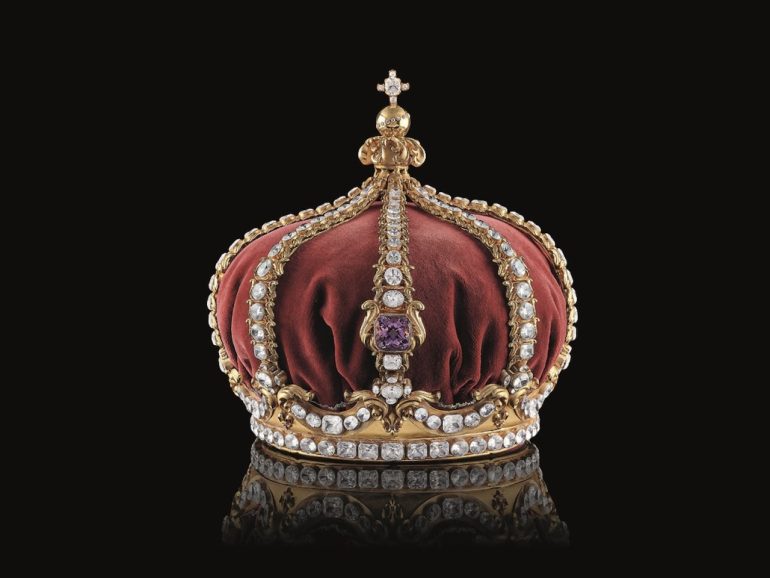 In mostra alla Reggia di Caserta la Corona di Re Carlo di Borbone: “è una fedele riproduzione”.