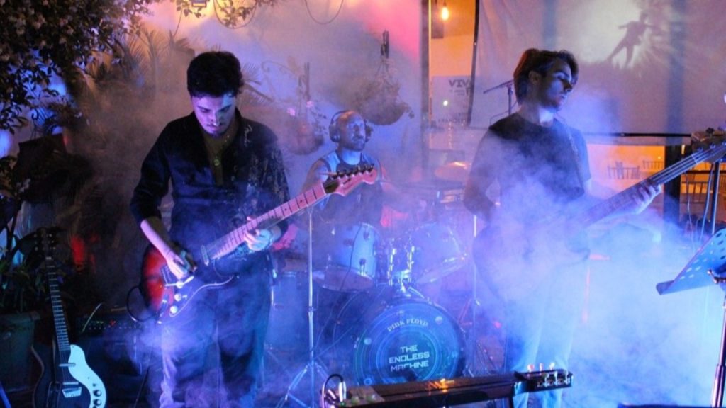 Concerto tributo ai Pink Floyd in programma al Teatro Serra.