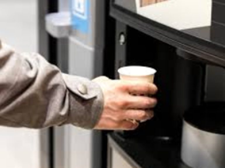 Furti ai distributori automatici a Benevento: scuole e uffici pubblici senza merendine e caffè