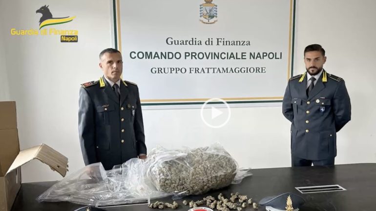 Pozzuoli,  arrestato corriere della droga: 6 chilogrammi in auto