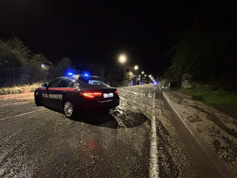 Gragnano, ancora detriti dal monte Pendolo: chiusa statale per Agerola