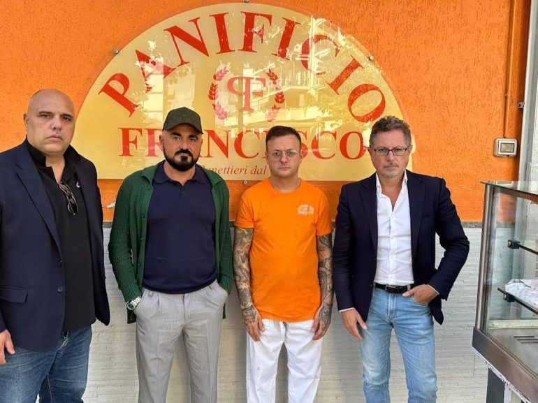 Casalnuovo, “30mila euro se vuoi restare aperto”, panettiere denuncia estorsori e li fa arrestare
