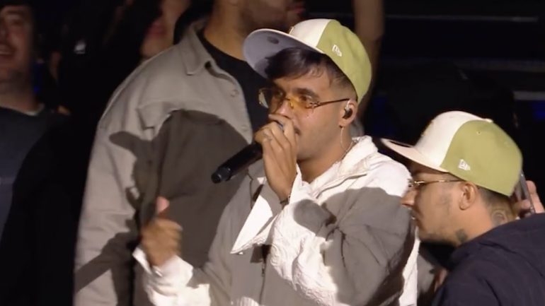 IL VIDEO. Il monologo di Geolier: “Scampia è come una madre, non si deve scappare io lotto con la musica”