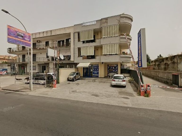 Rapina al centro scommesse di Mugnano: bottino ingente