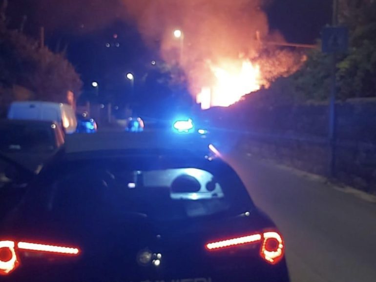 Gragnano, incendiate pedane in legno in un terreno