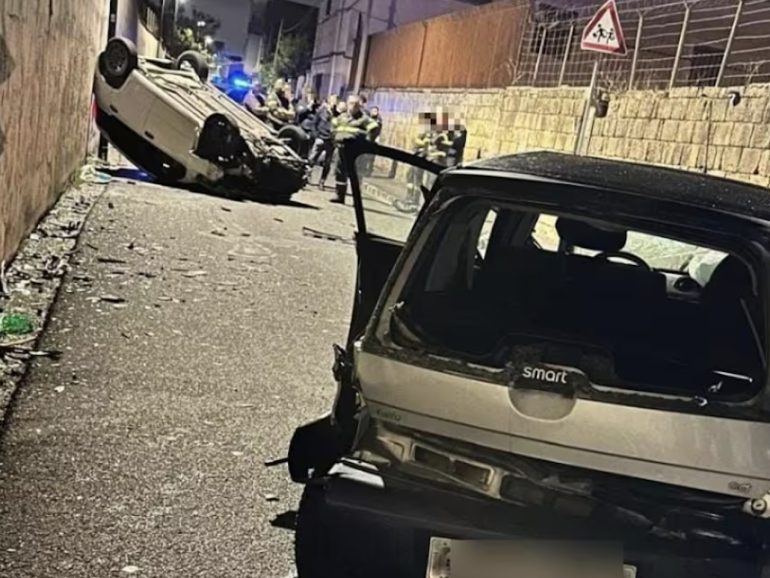 Napoli, ragazza di 19 anni muore in incidente stradale: altri 5 feriti