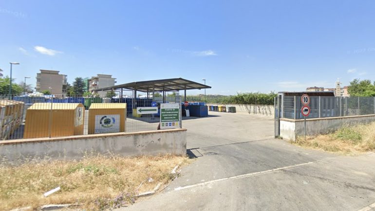Scandalo all’isola ecologica di Giugliano: arrestati 4 dipendenti e due complici