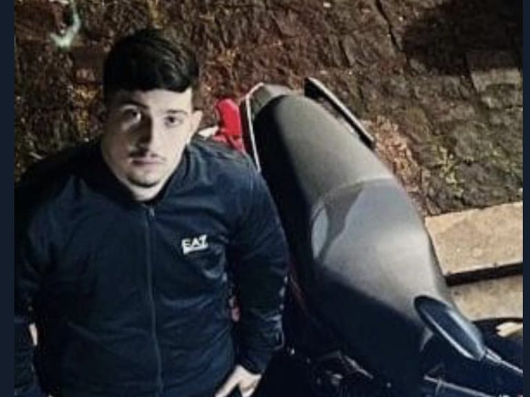 Nola, muore a 19 anni sulla moto regalata pochi giorni fa