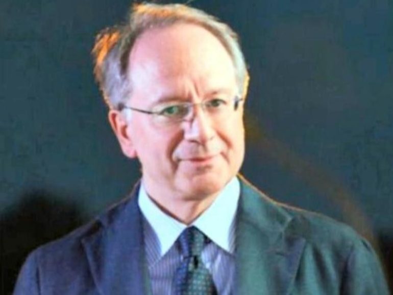 Napoli, utilizzava l'auto di servizio per scopi personali:  ai domiciliari il direttore della Medicina legale