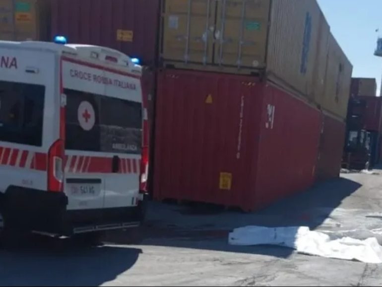 Operaio morto nel porto di Napoli: la protesta dei sindacati