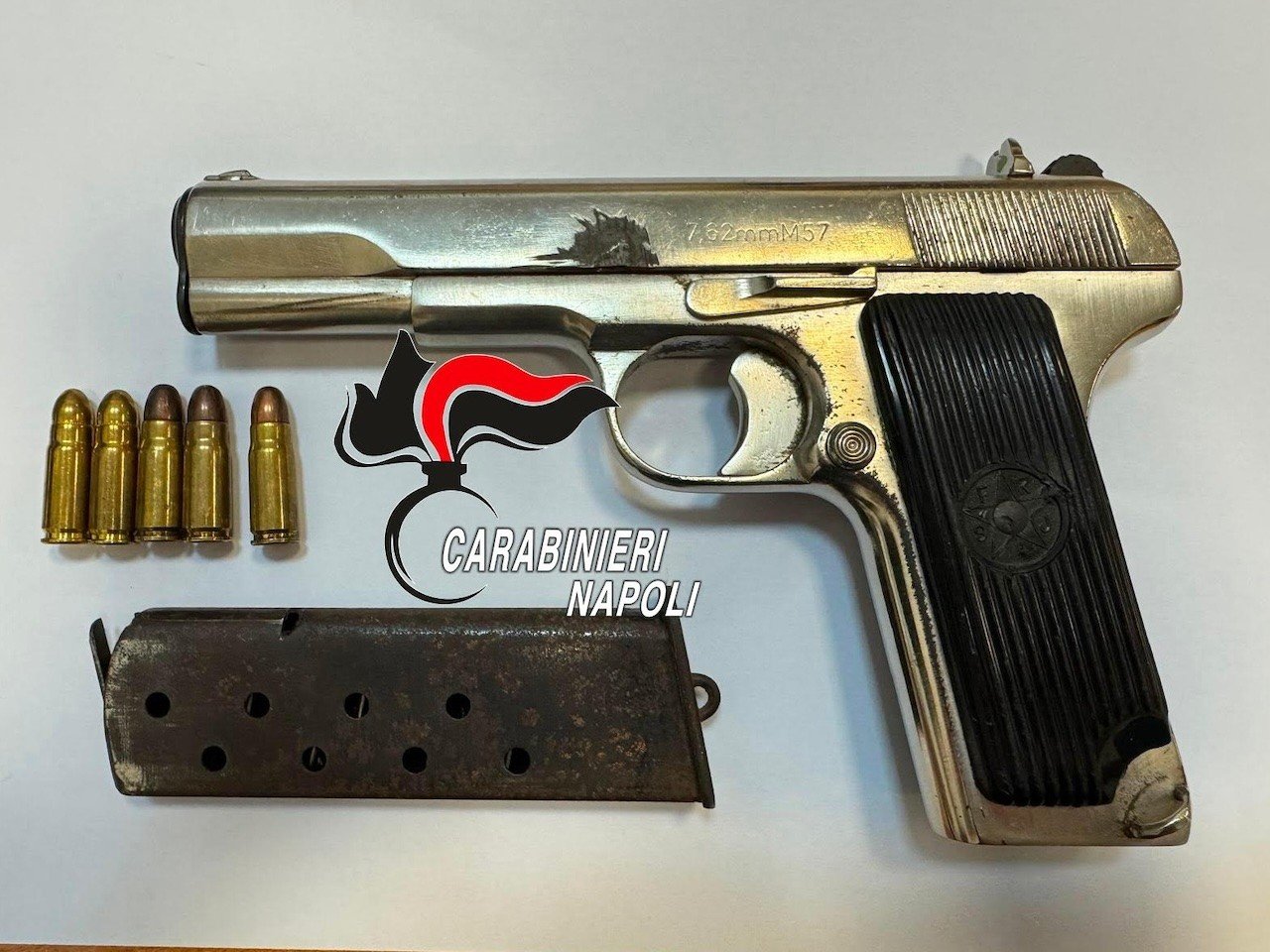 pistola-guerra controlli giovani napoli