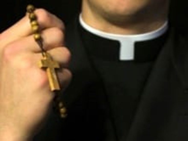 Reggio Calabria, sacerdote arrestato per abusi su minore