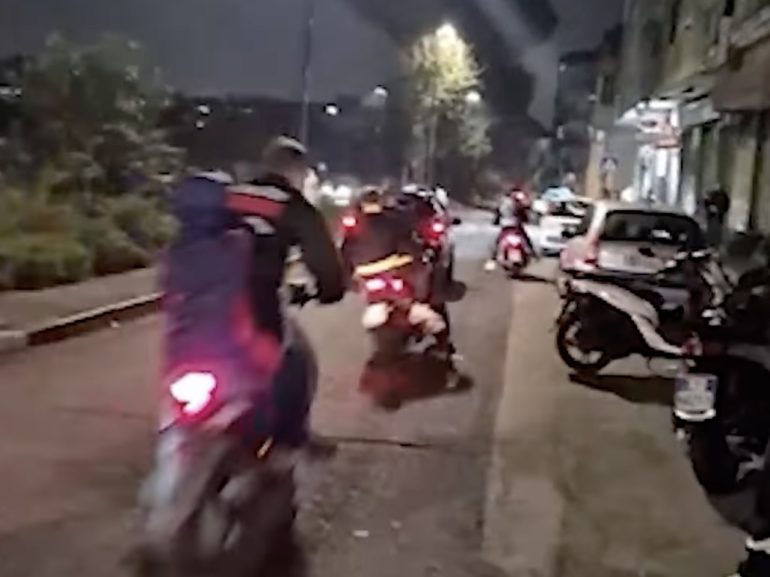 Napoli, 15enne accoltellato a Secondigliano e Borrelli accerchiato da baby gang
