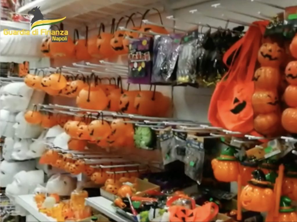 Halloween nel Salernitano: sequestrati oltre mille giocattoli e decorazioni non sicuri
