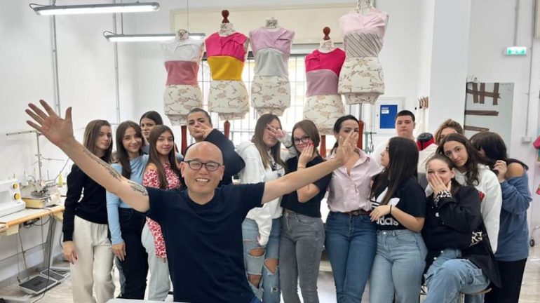 Giugliano, le studentesse della moda dell’istituto Marconi in cattedra con Shingo Sato