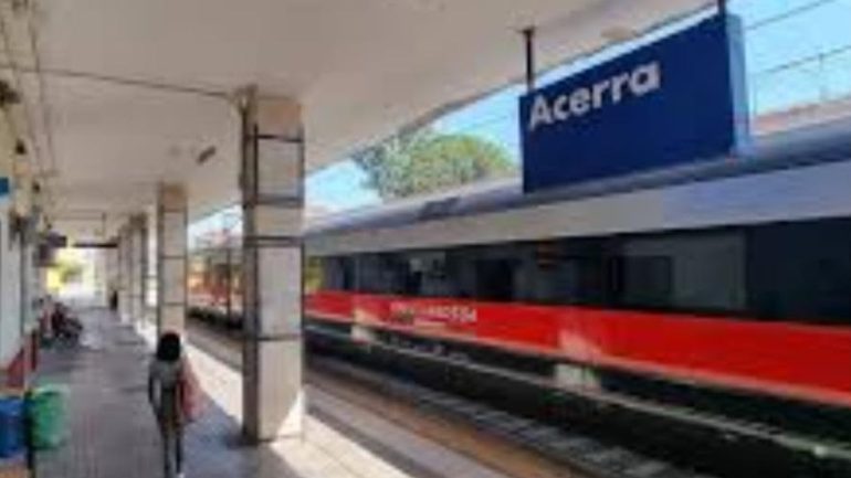 Acerra, studente attraversa i binari con le cuffiette: travolto e ucciso dal treno