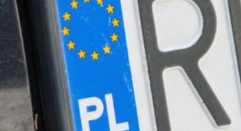Stop alle auto con targhe estere in Italia: il nuovo Codice della Strada impone Rc auto italiana e registrazione obbligatoria