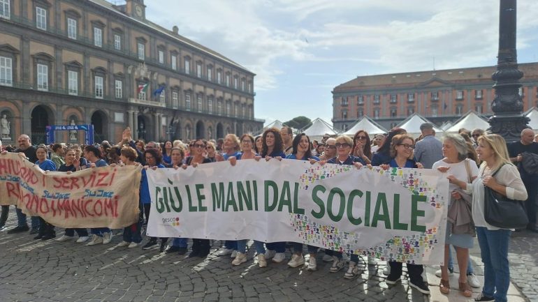 Vertenza OSS-Asl Napoli 1: nulla di fatto dopo l’incontro in Prefettura, prosegue la mobilitazione