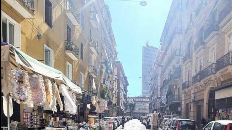 Rione Vasto, pusher gambiano arrestato con droga dopo una colluttazione