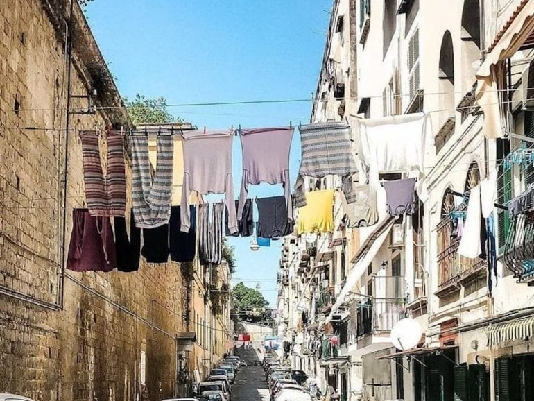 Quartieri Spagnoli, fermato 15enne con pistola a salve: denunciato
