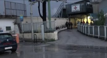 Ponticelli, 21enne accoltellato da un familiare: è caccia all’uomo
