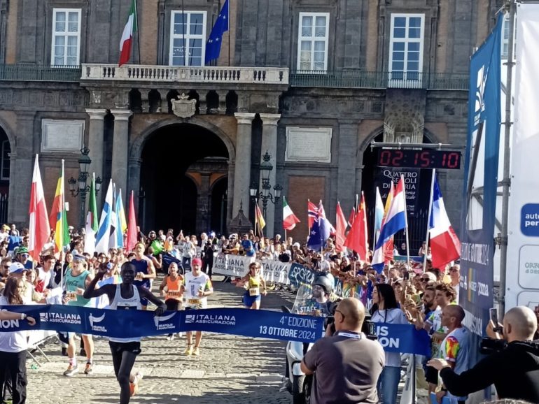 Napoli, successo keniano e grande presenza di pubblico all’italiana Neapolis Marathon