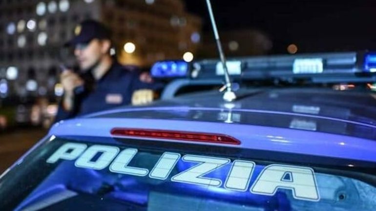 Napoli, polizia e finanza passano al setaccio la movida del Centro Storico