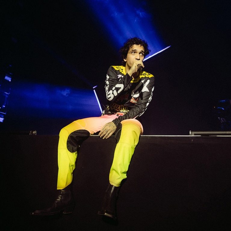 Tananai annuncia il suo primo tour nei club europei