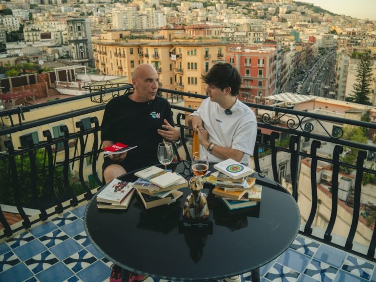 Gianni Simioli e Gabriele Esposito presentano il libro “Letture Scugnizze”