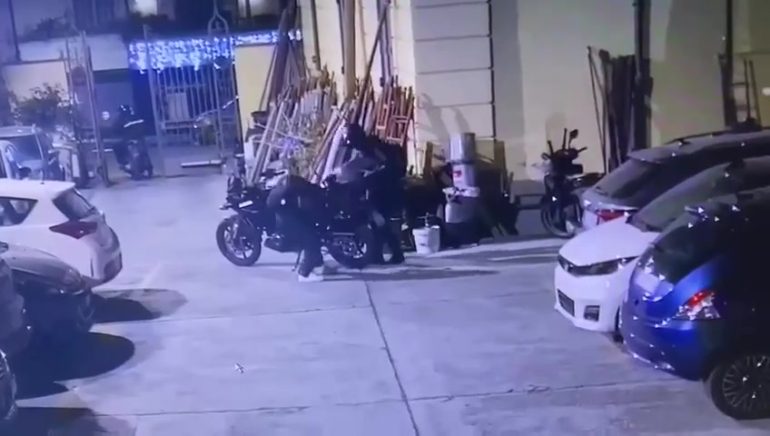 Napoli, la banda del flex ancora in azione al Vomero