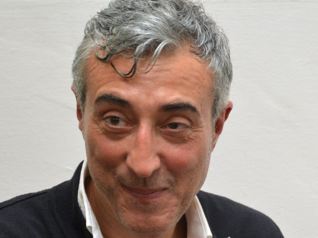 Massimo Andrei in scena al Teatro Jovinelli di Caiazzo con “Faccere”