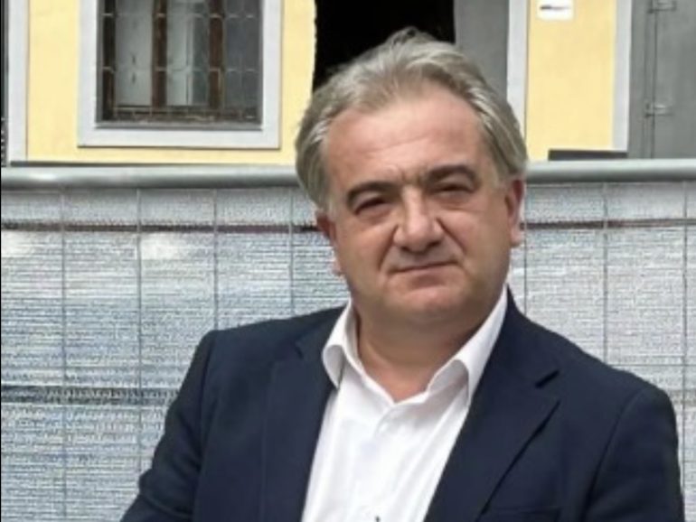 Giffoni Valle Piana, bimbo rischia di soffocare: salvato dal sindaco infermiere