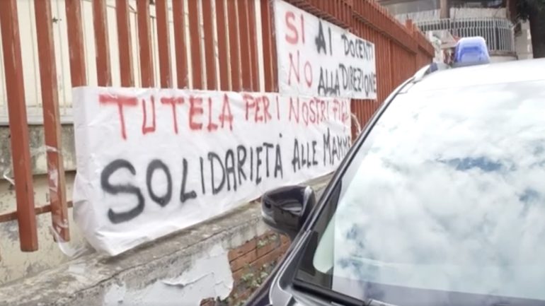 Castellammare, tra accuse e sospetti ha riaperto la scuola di Scanzano