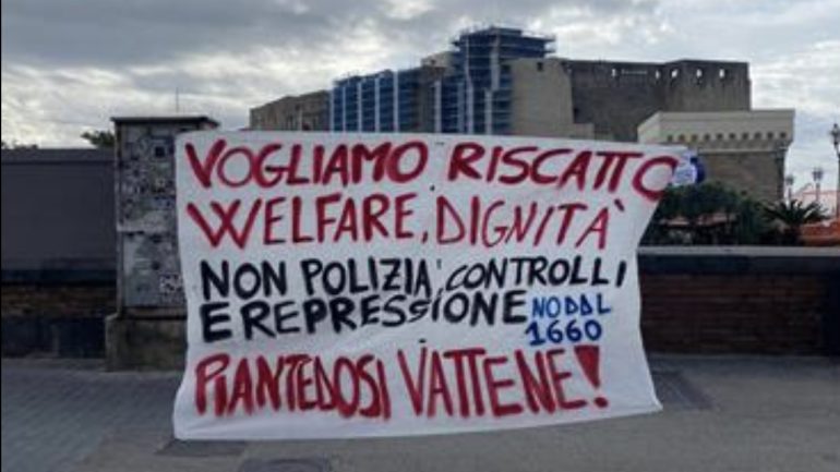 Napoli, striscione contro Piantedosi: “Ministro vattene”