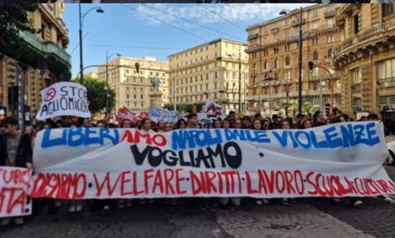 Napoli, corteo per la legalità: “Liberiamo la città dalle violenze”