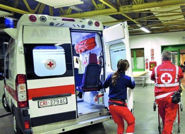 Giugliano, 47enne trovato in fin di vita: salvato dai carabinieri