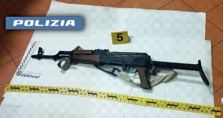 Villaricca, un arsenale in casa e oltre un chilo di stupefacenti arrestato un 36enne