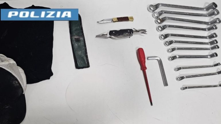 Portici, scassina due garage: arrestato ladro di Torre del Greco