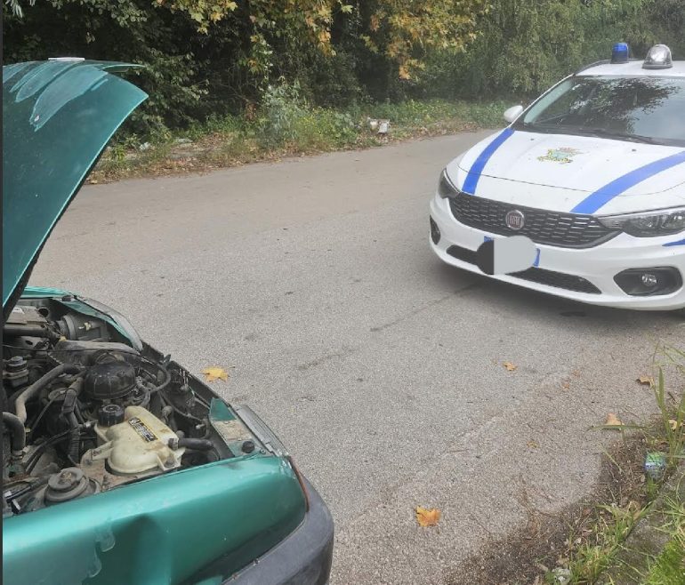 Melito, auto rubata ritrovata nel giro di poche ore: blitz dei vigili urbani